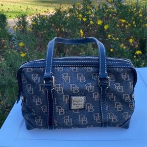 Dooney & Bourke logo shoulder bag